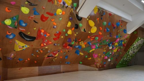 鳥取県のクライミング施設「倉吉スポーツクライミングセンター」